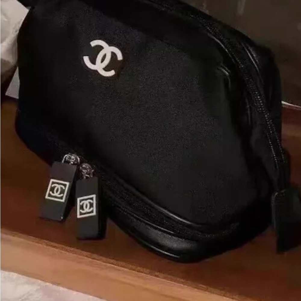 Chanel women’s cosmetic bag LAST ONE !Nice size complementary Armani lipstick